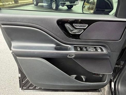 Used 2022 Lincoln Aviator AWD w/ Premium Package image 27