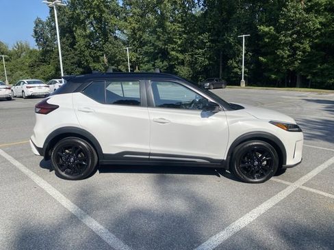Used 2022 Nissan Kicks SR w/ Premium Package image 9