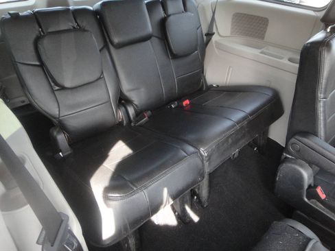 Used 2018 Dodge Grand Caravan SE w/ UConnect Hands-Free Group FWD image 13