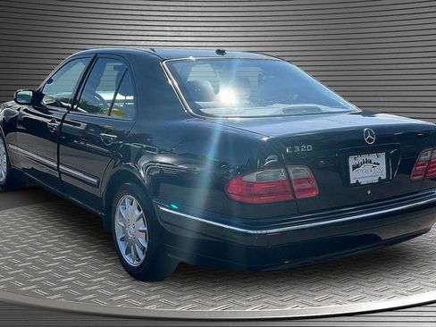Used 2001 Mercedes-Benz E 320 Sedan image 4
