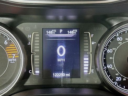 Used 2020 Jeep Cherokee Latitude Plus image 15