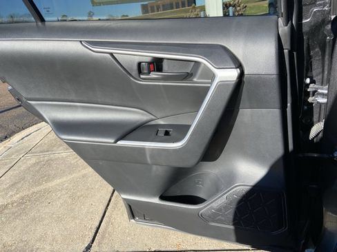 Used 2021 Toyota RAV4 LE image 48