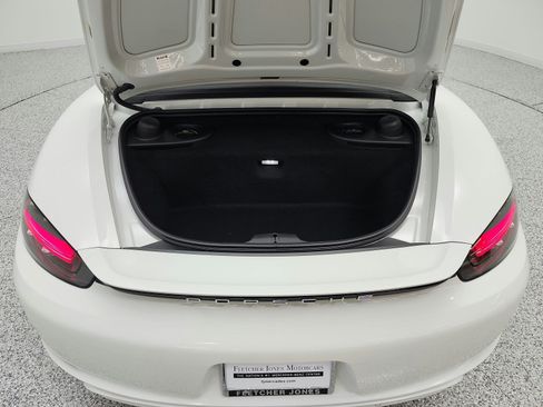 Used 2022 Porsche 718 Boxster RWD image 15