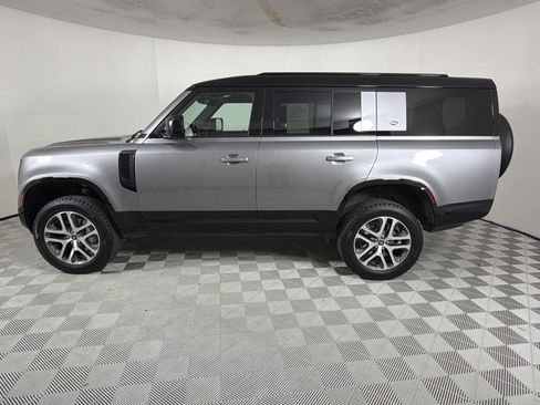 Used 2023 Land Rover Defender 130 X-Dynamic SE AWD/4WD image 2