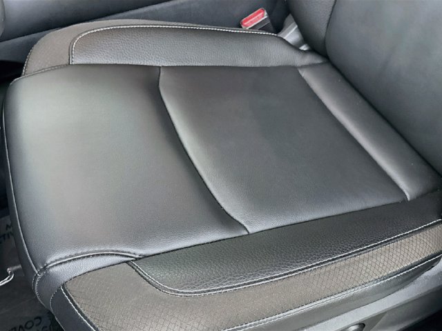 Used 2025 Nissan Pathfinder SL AWD/4WD image 19