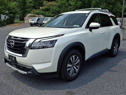 Used 2024 Nissan Pathfinder SL AWD/4WD image 6