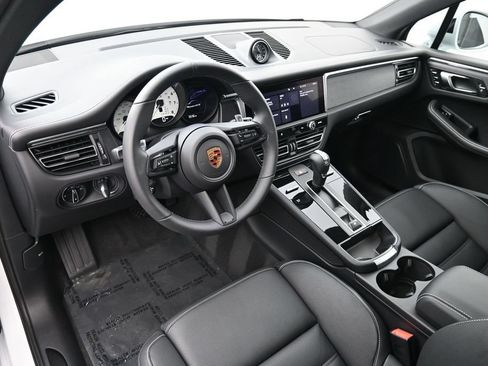 Certified 2026 Porsche Macan GTS AWD/4WD image 4