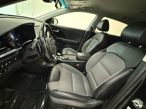 Used 2022 Kia Niro EX w/ Cold Weather Package image 17