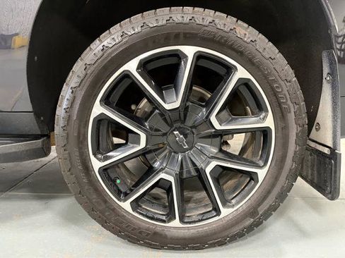 Used 2024 Chevrolet Suburban RST w/ Sport Performance Package AWD/4WD image 11
