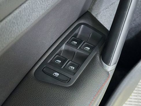 Used 2020 Volkswagen GTI SE FWD image 19