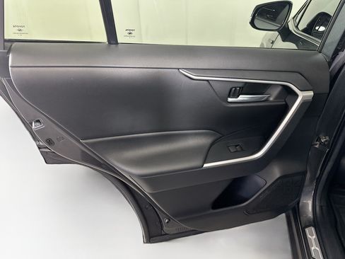 Used 2020 Toyota RAV4 XLE w/ Carpet Mat Package AWD/4WD image 26