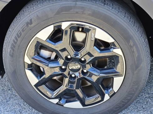Used 2024 Kia Sorento S image 10