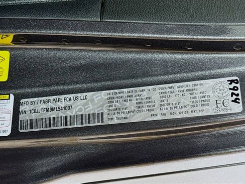 Used 2021 Jeep Gladiator Overland image 36