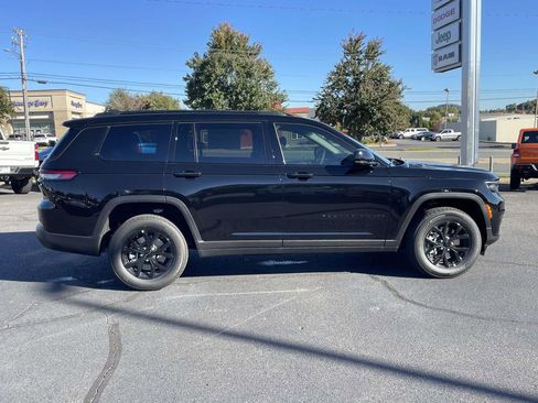 New 2025 Jeep Grand Cherokee L Altitude image 9