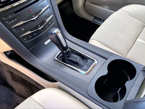 Used 2018 Lincoln MKT AWD image 17