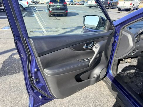 Used 2019 Nissan Rogue SV image 12