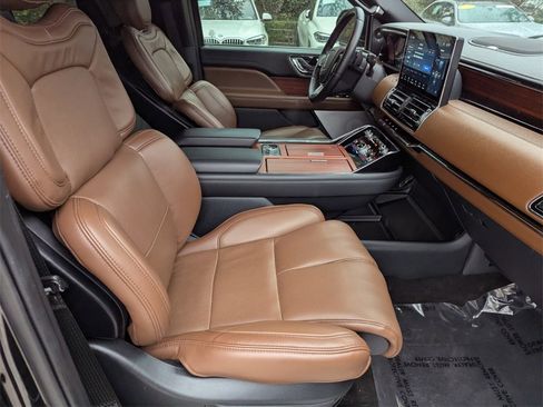 Used 2024 Lincoln Navigator Reserve image 24