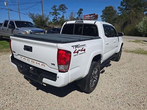 Used 2016 Toyota Tacoma TRD Sport w/ Premium & Technology Package image 4