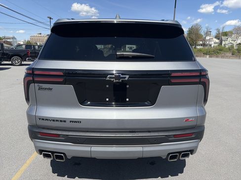 Used 2025 Chevrolet Traverse Z71 AWD/4WD image 4