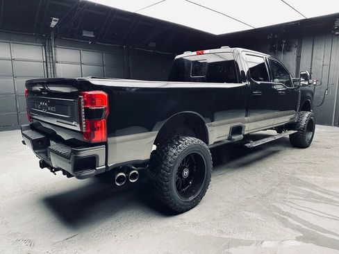 Used 2023 Ford F250 King Ranch w/ FX4 Off-Road Package AWD/4WD image 7