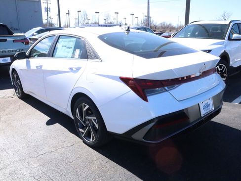 New 2026 Hyundai Elantra Limited FWD image 24