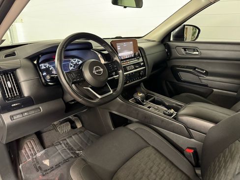 Used 2022 Nissan Pathfinder SV image 11