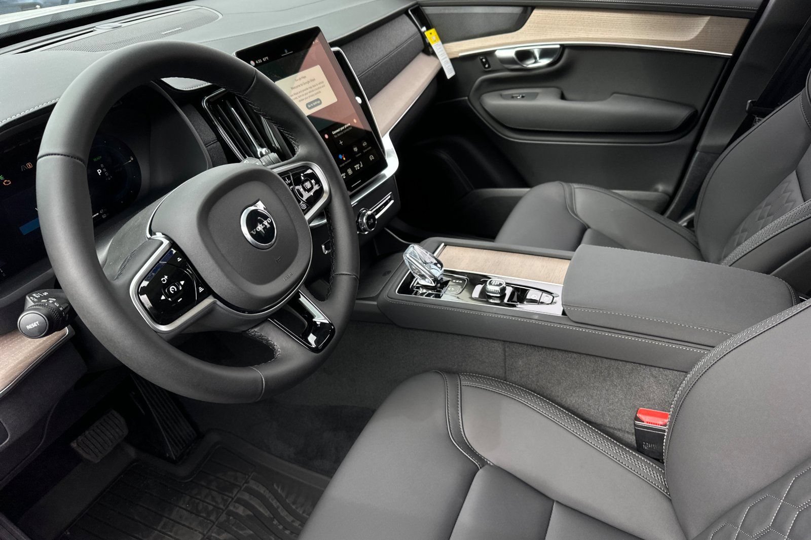 New 2025 Volvo XC90 T8 Plus w/ Protection Package Premier AWD/4WD image 10