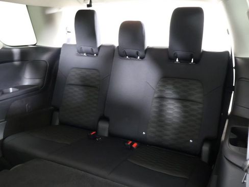 Used 2024 Nissan Pathfinder S AWD/4WD image 32