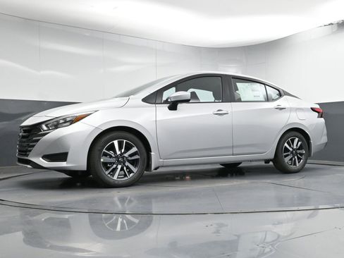 New 2025 Nissan Versa SV w/ Trunk Package FWD image 19