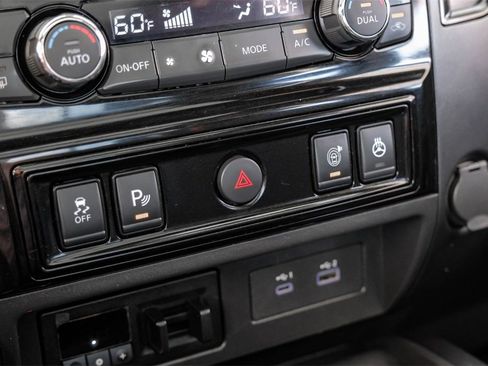 Used 2024 Nissan Titan PRO-4X w/ Pro-4x Convenience Package image 22