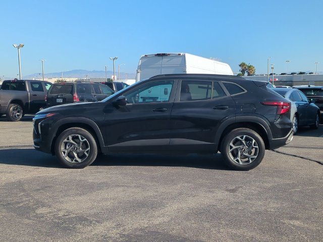 Used 2025 Chevrolet Trax LT FWD image 5
