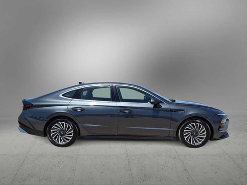 Certified 2025 Hyundai Sonata Limited FWD image 9