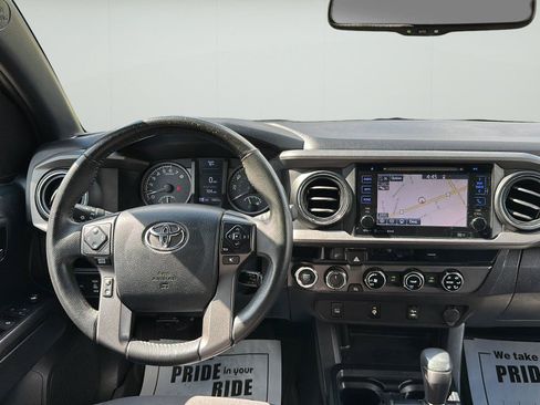 Used 2017 Toyota Tacoma TRD Sport AWD/4WD image 14