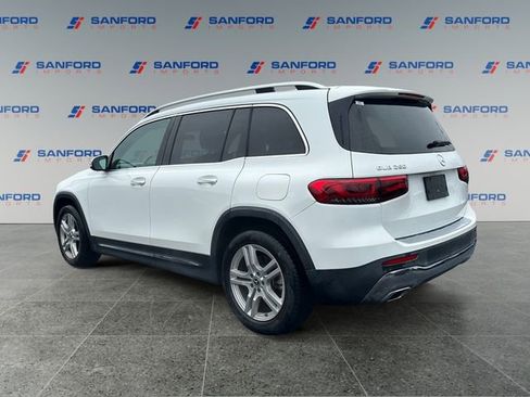 Used 2021 Mercedes-Benz GLB 250 4MATIC image 3