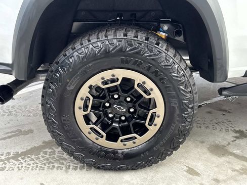 New 2025 Chevrolet Colorado ZR2 w/ Off-Road Front Bumper Package image 8