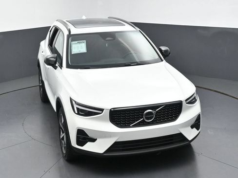 Used 2026 Volvo XC40 B5 Plus AWD/4WD image 46