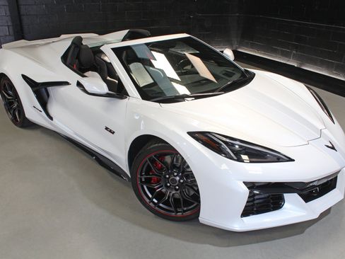 Used 2023 Chevrolet Corvette Z06 RWD image 13