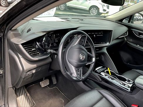 Used 2023 Buick Envision Essence image 4