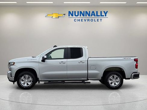 Used 2020 Chevrolet Silverado 1500 LT AWD/4WD image 2
