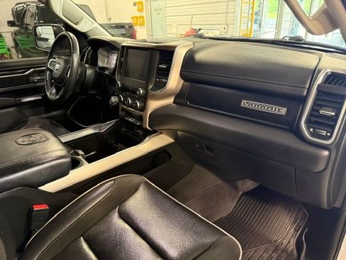 Used 2022 RAM 1500 Laramie AWD/4WD image 8