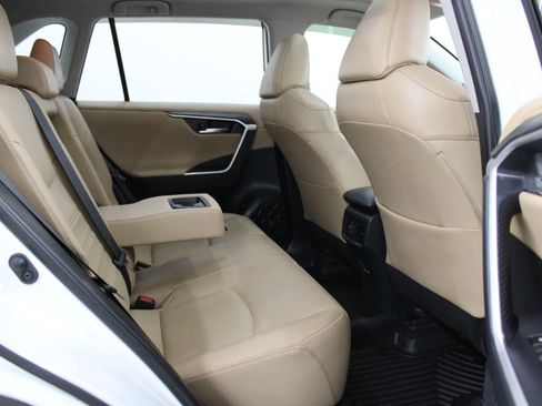 Used 2019 Toyota RAV4 Limited w/ Advanced Technology Package FWD image 11