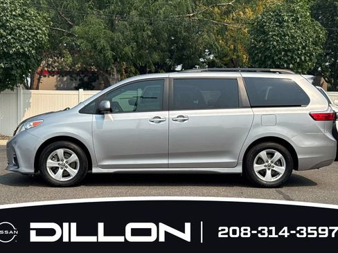 Used 2018 Toyota Sienna LE FWD image 7