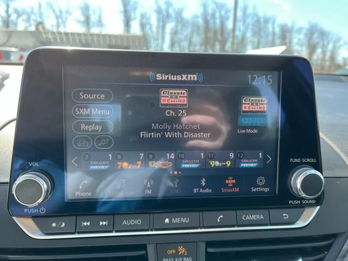 Used 2024 Nissan Altima 2.5 SV FWD image 15
