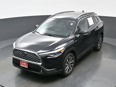 Used 2022 Toyota Corolla Cross XLE w/ Convenience Package image 37