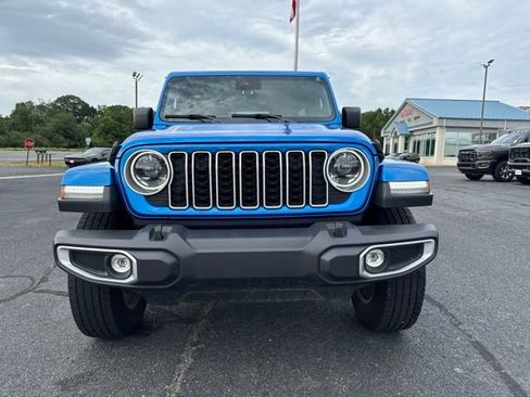 Used 2025 Jeep Wrangler Unlimited Sahara AWD/4WD image 18