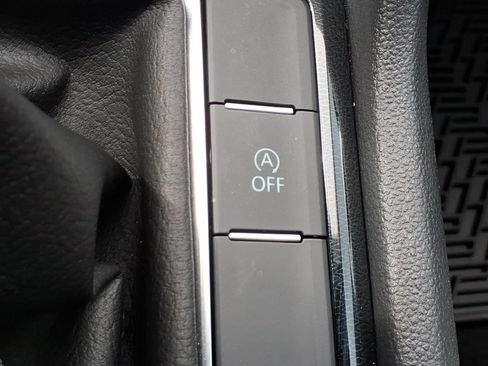 Certified 2026 Volkswagen Taos SE FWD image 25