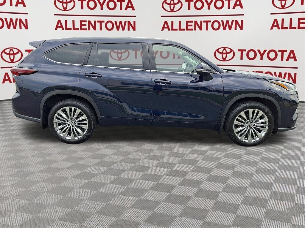 Used 2025 Toyota Highlander Platinum AWD/4WD image 8