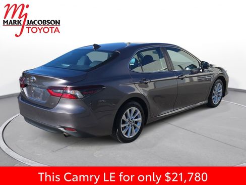 Used 2024 Toyota Camry LE image 9