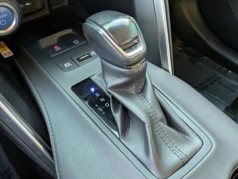 Certified 2022 Toyota Venza LE image 12