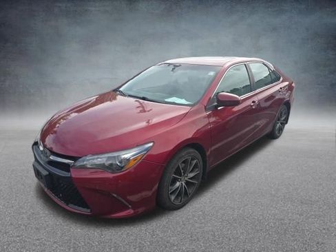 Used 2015 Toyota Camry XSE w/ Moonroof Package FWD image 2